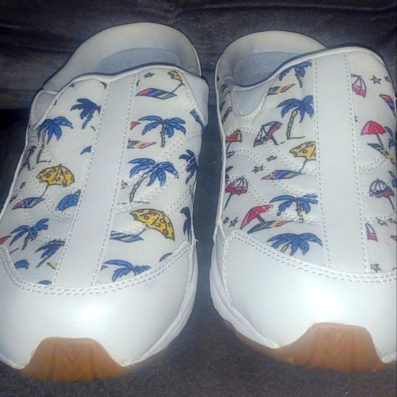 EASY SPIRIT TRAVELTIME SIZE 10W SLIP ON CLOGS MULES WHITE OCEAN BEACH PALM TREES - Picture 3 of 7